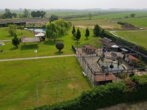 vista aerea del parco esterno sulla fattoria